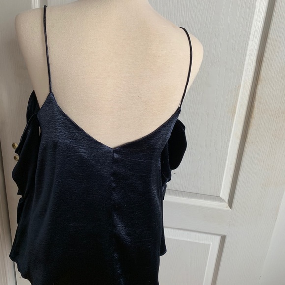 Urban Outfitters Cold-Shoulder Tie Top - Picture 4 of 4